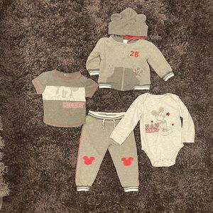 ADORABLE Disney Baby 4 Piece Mix & Match Outfit Size 18 Months